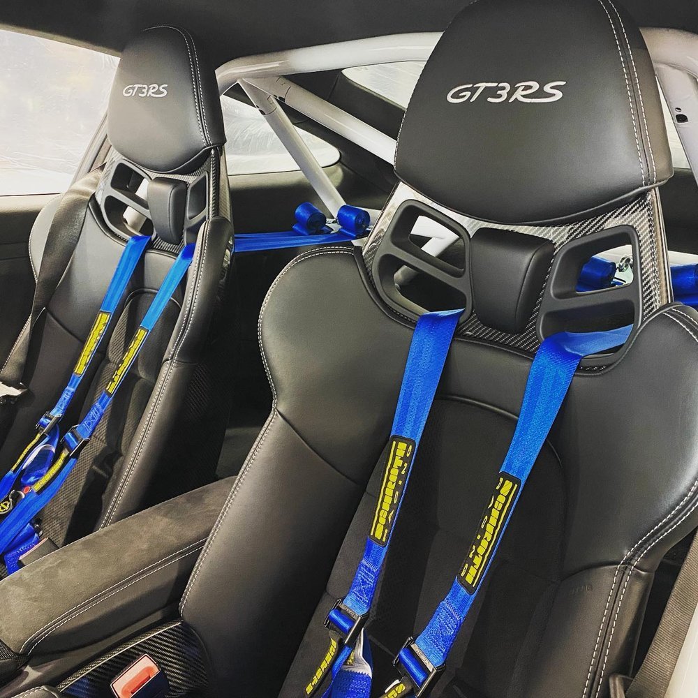 Porsche GT3 RS seats with blue racing harnesses installed